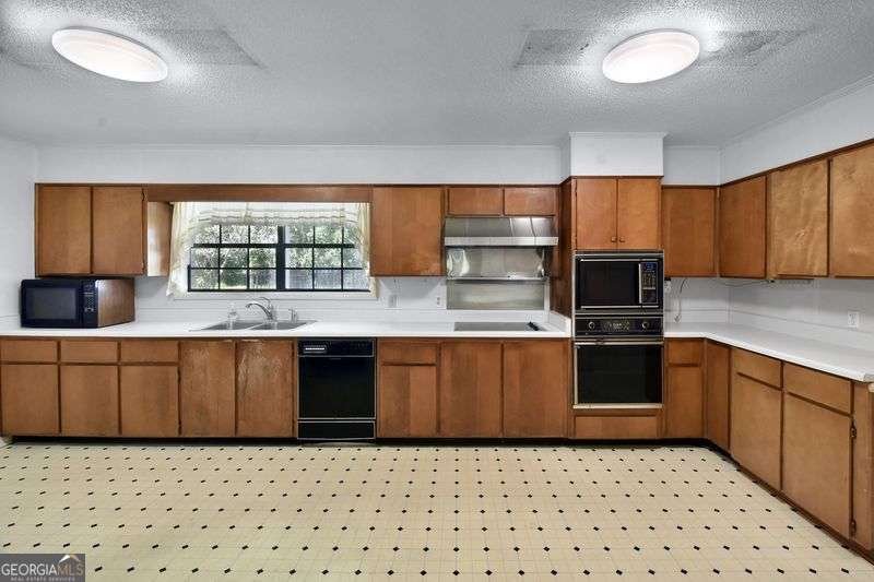 133 Glover (includes 137 & 141 Glover Dr) Drive Brunswick - 11