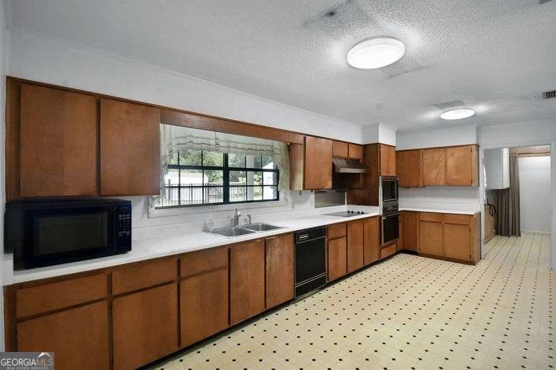 133 Glover (includes 137 & 141 Glover Dr) Drive Brunswick - 12