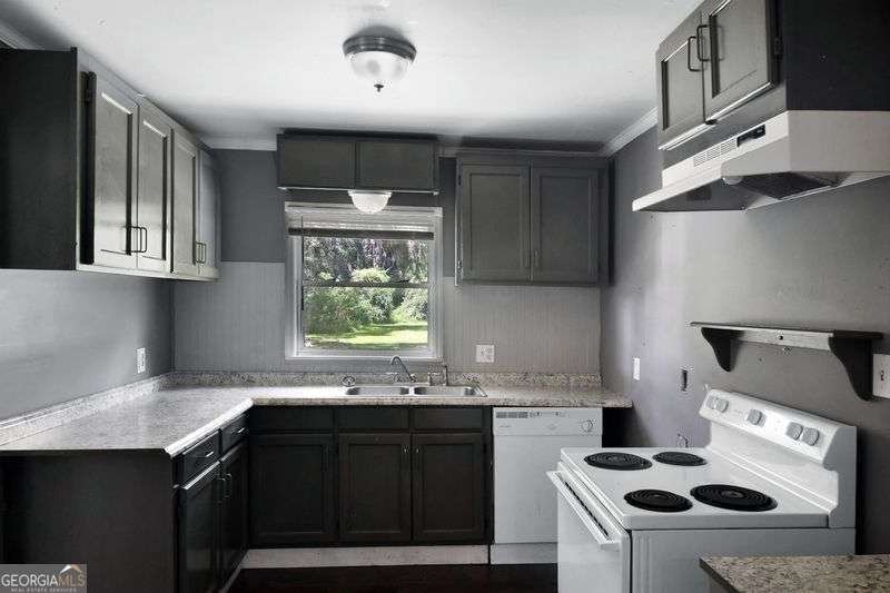 133 Glover (includes 137 & 141 Glover Dr) Drive Brunswick - 35