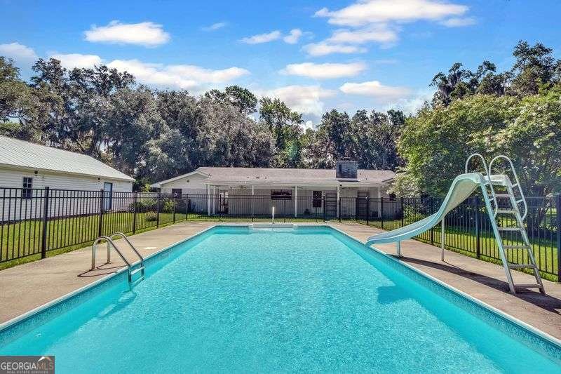 133 Glover (includes 137 & 141 Glover Dr) Drive Brunswick - 4