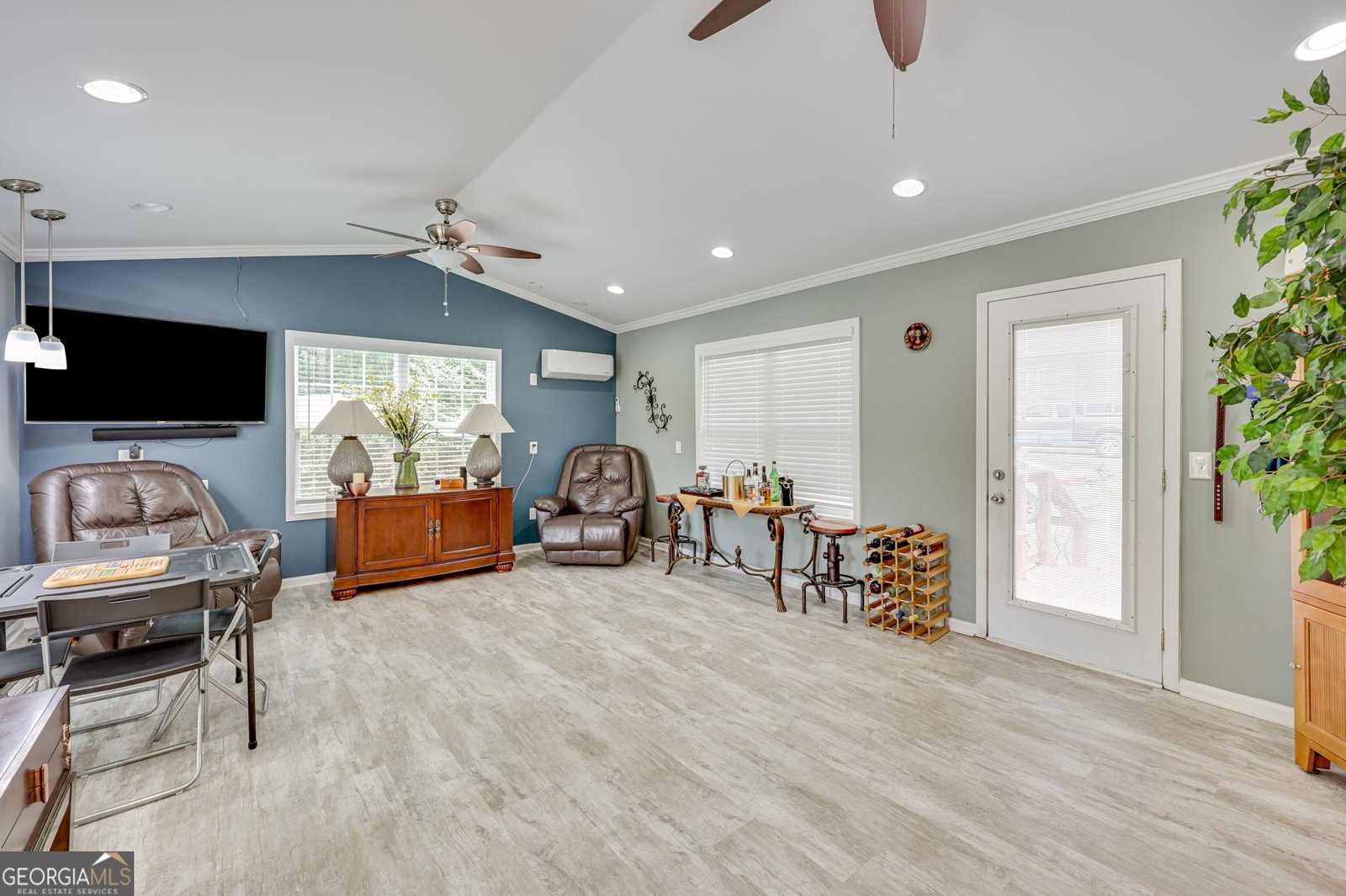 32 St. Ives Circle Winder - 24