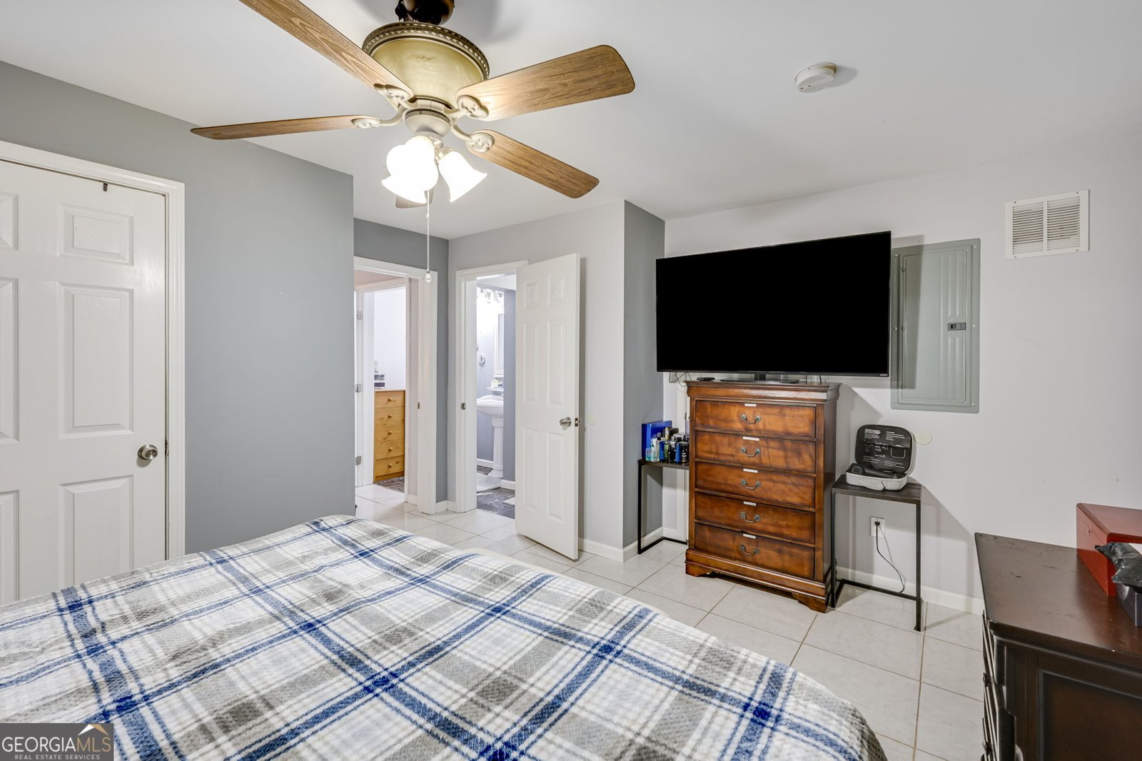32 St. Ives Circle Winder - 47