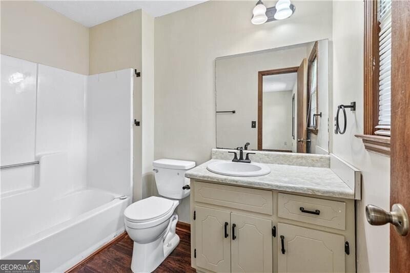 540 Fort Street Winder - 24