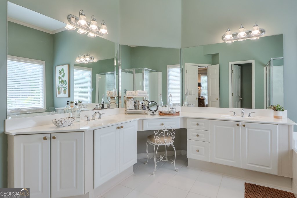 8645 Woodland View Drive Gainesville - 28