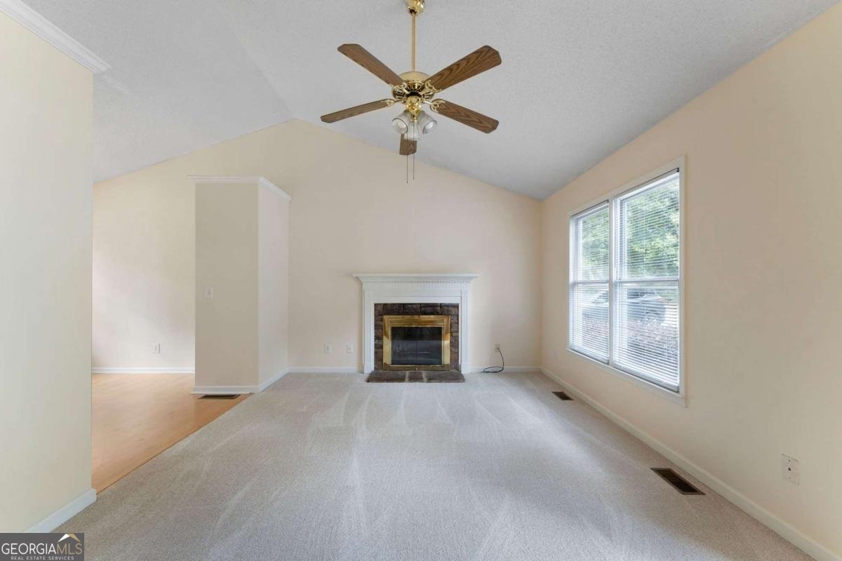 20 Graystone Drive White - 11