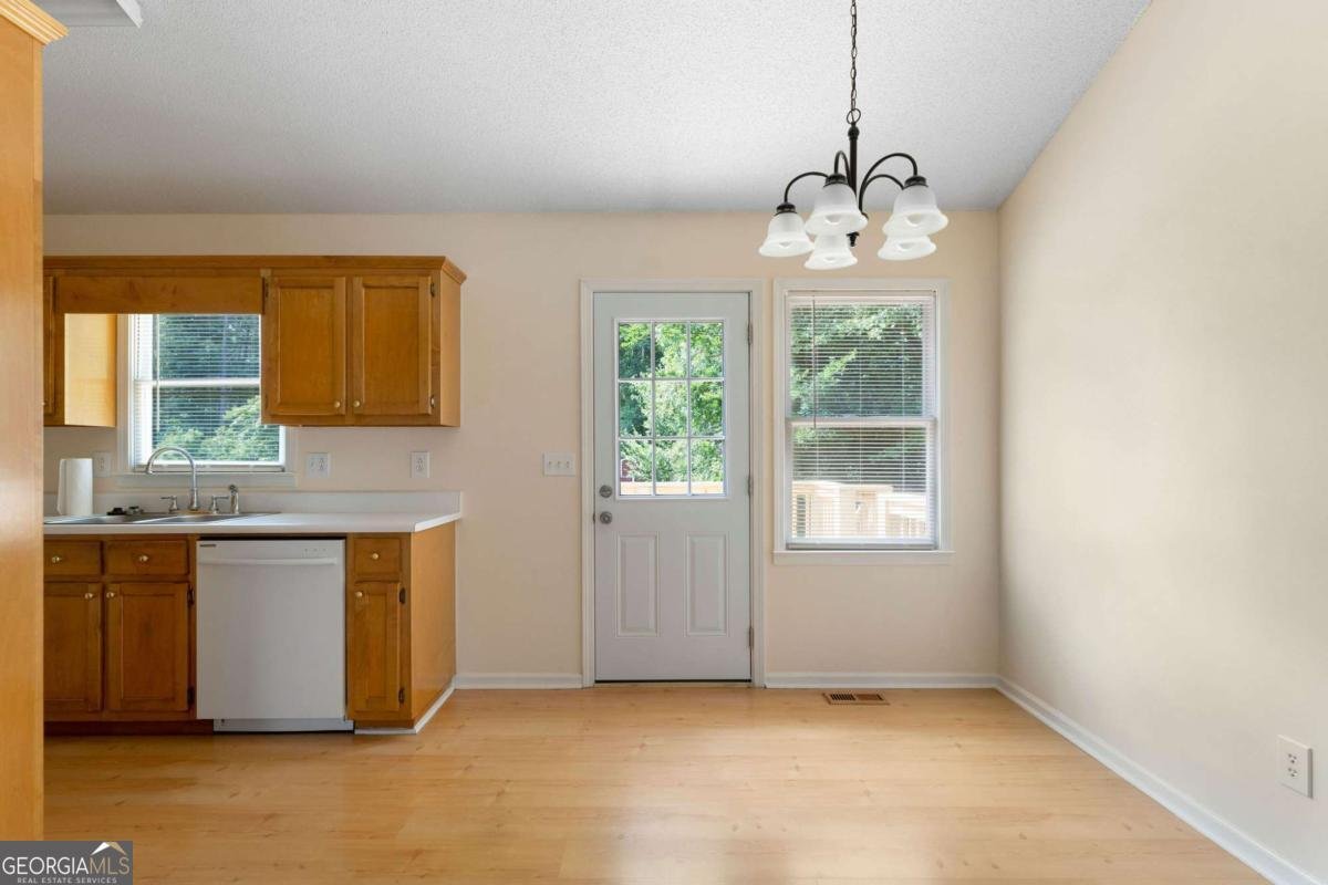 20 Graystone Drive White - 14