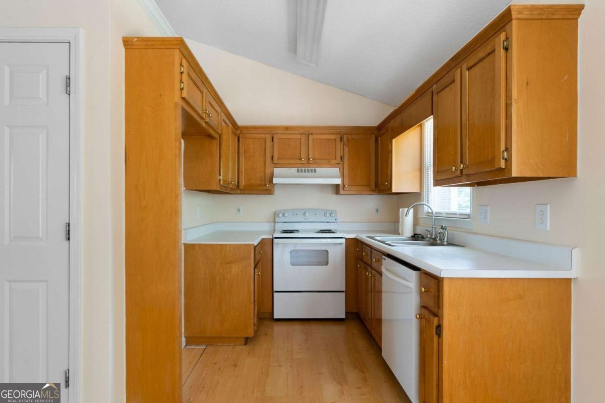 20 Graystone Drive White - 15