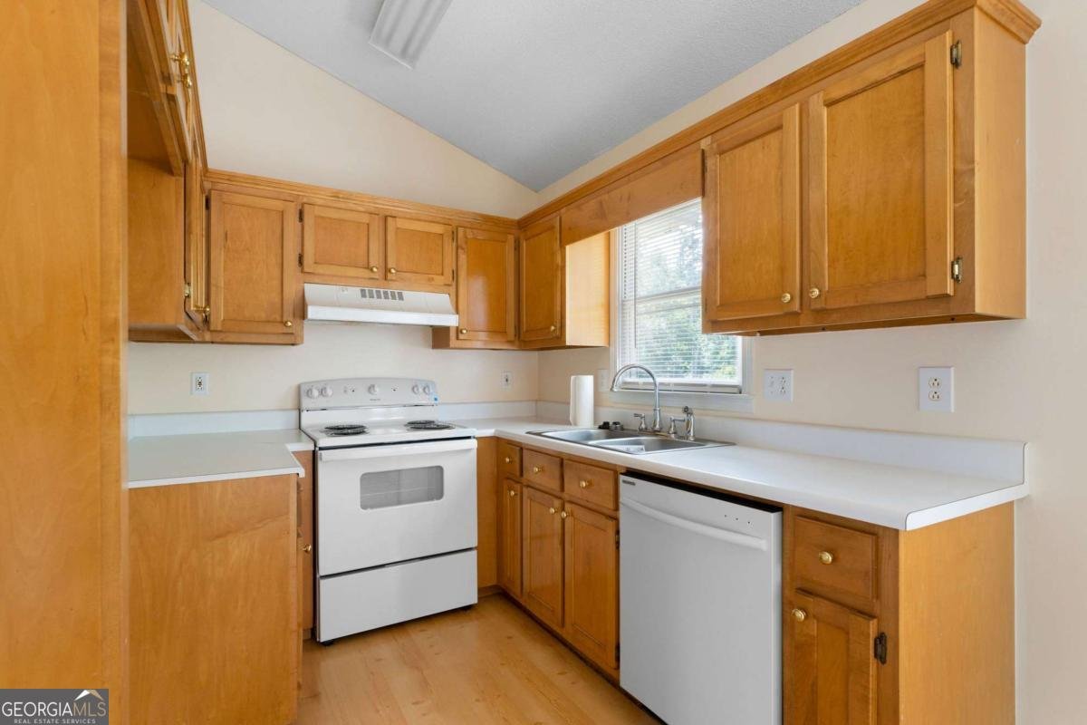 20 Graystone Drive White - 16