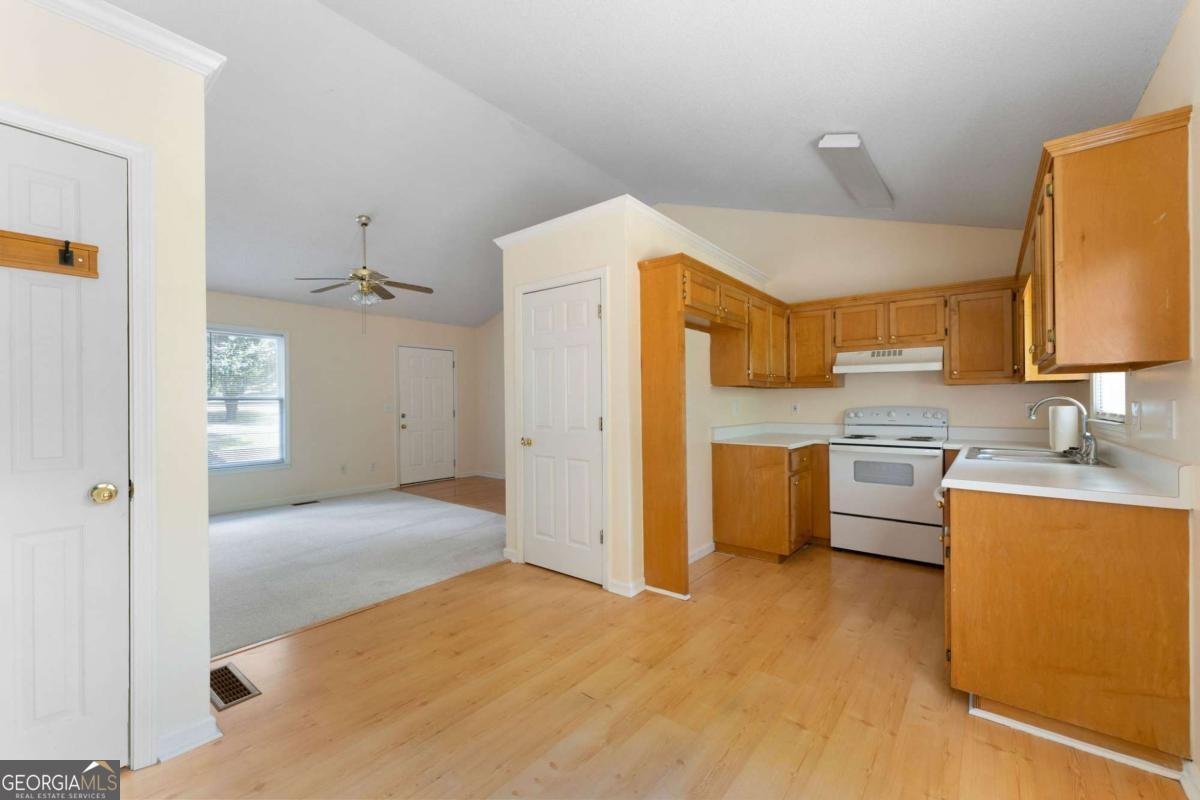 20 Graystone Drive White - 18