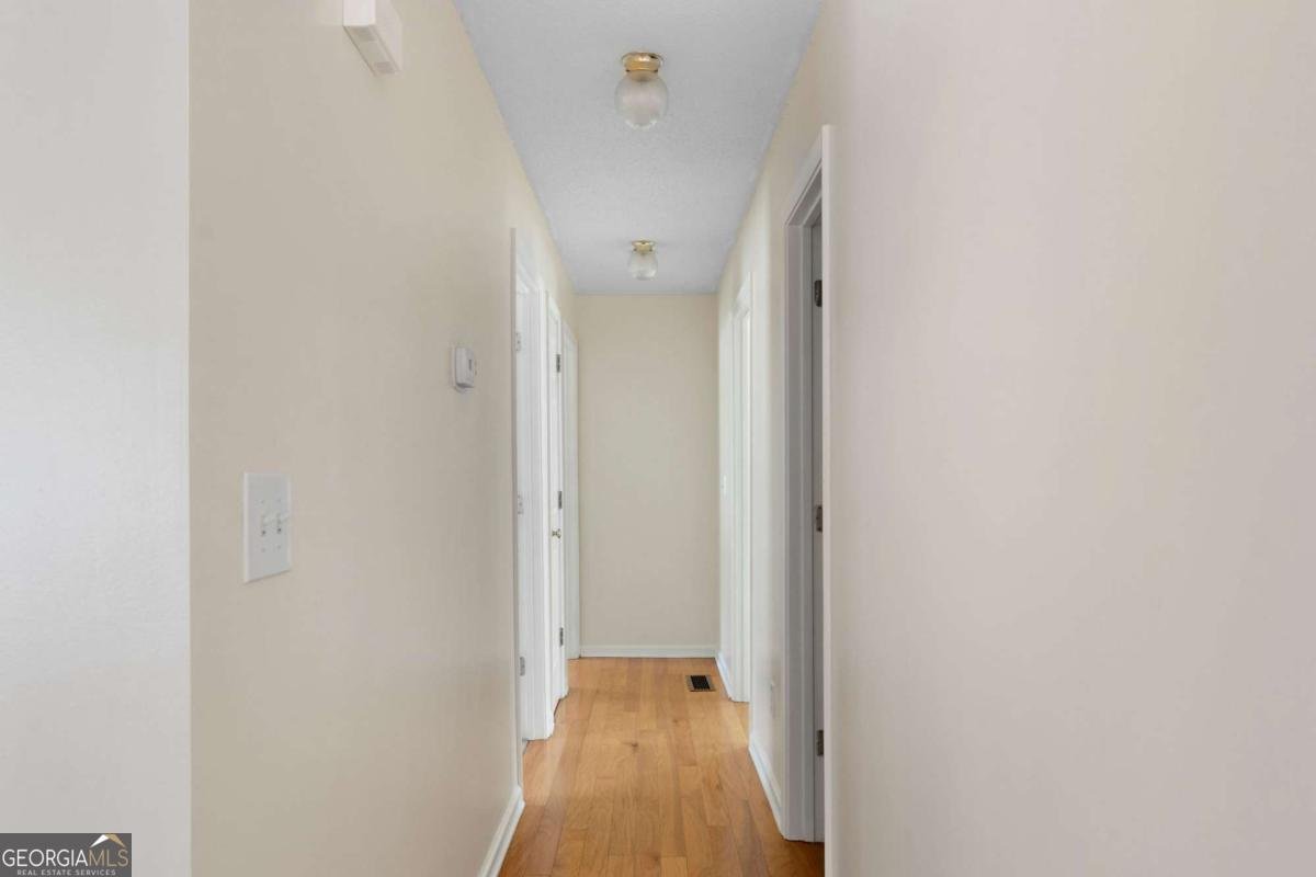 20 Graystone Drive White - 19