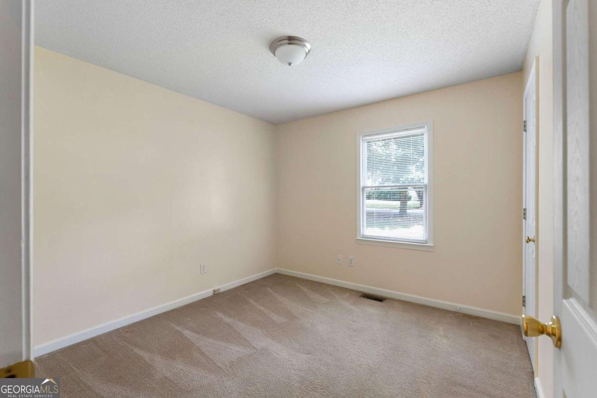 20 Graystone Drive White - 22