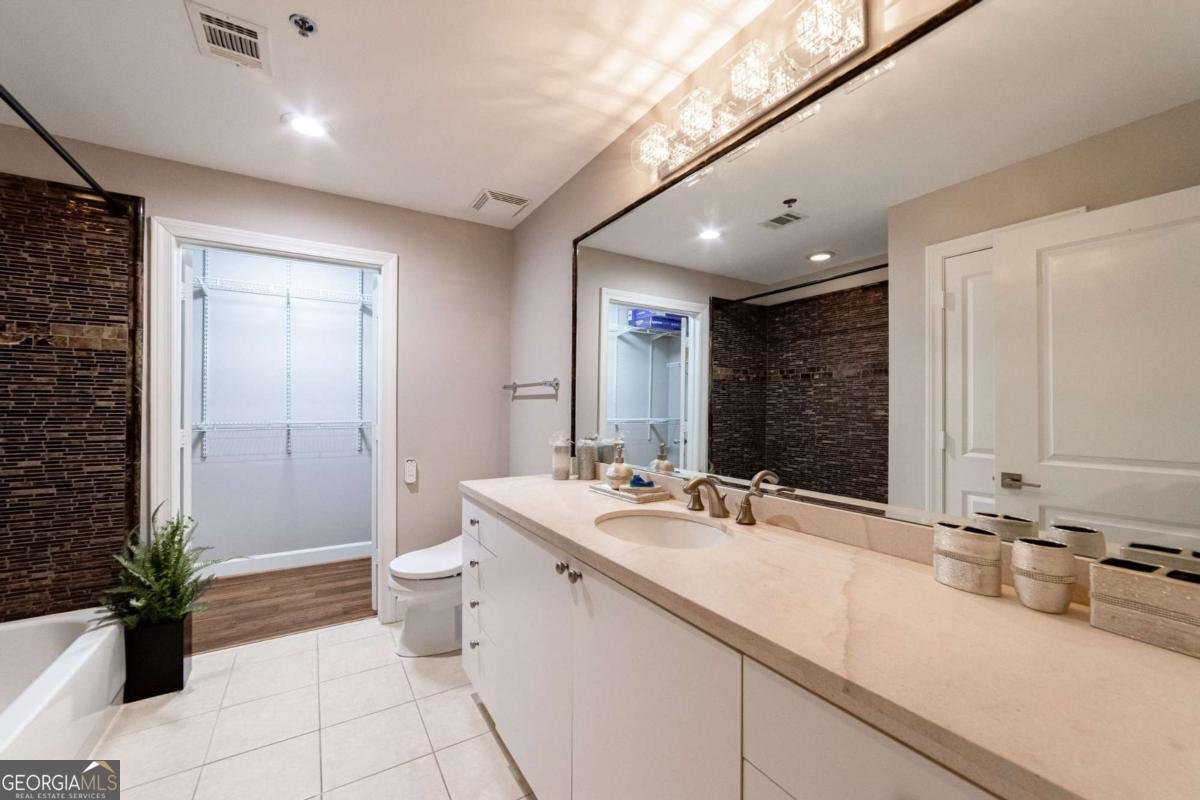 2626 Peachtree Road Atlanta - 30