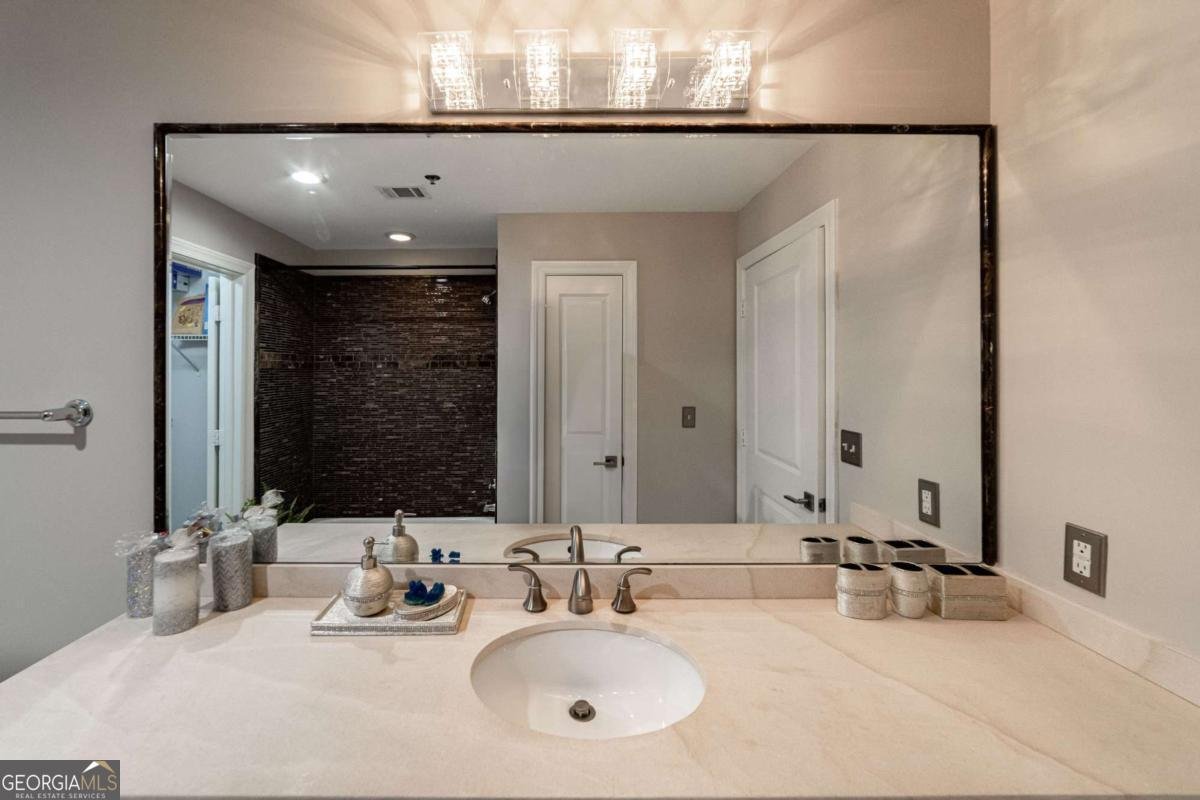 2626 Peachtree Road Atlanta - 35
