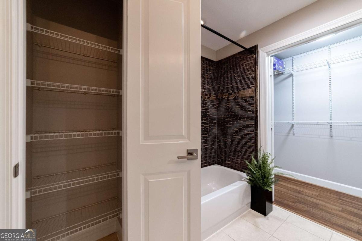 2626 Peachtree Road Atlanta - 36