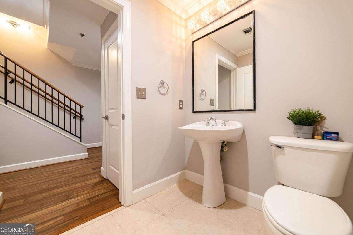 2626 Peachtree Road Atlanta - 9