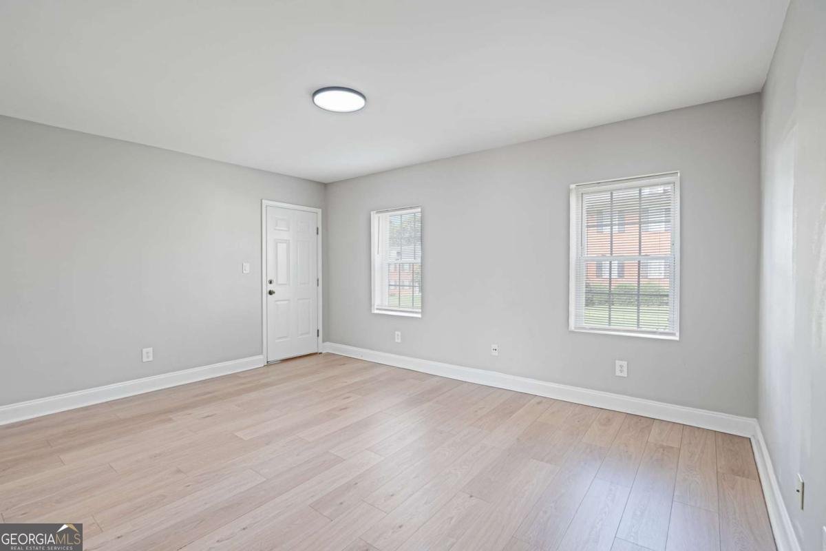 2367 Cascade Road Atlanta - 4