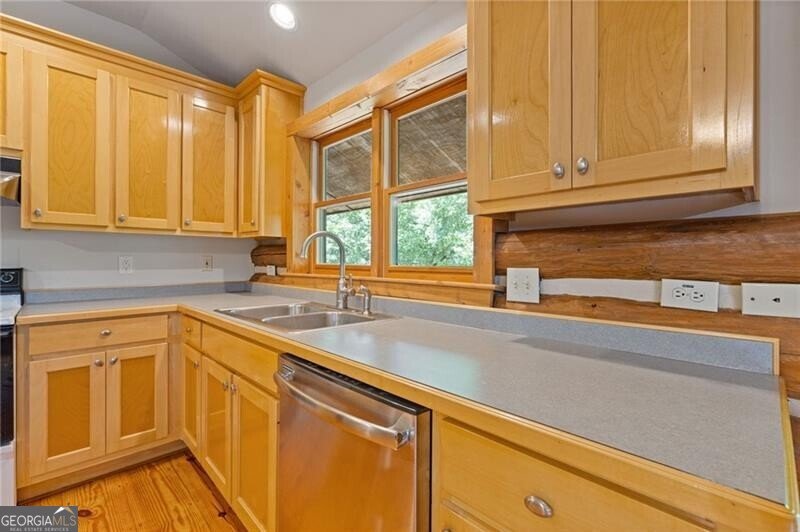 1355 White Road White - 59