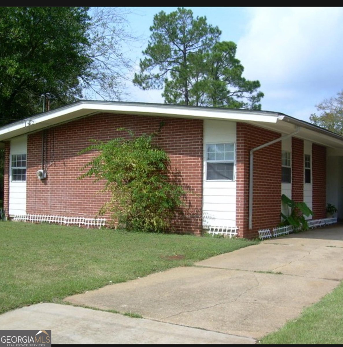 1980 Riverview Circle Albany - 1