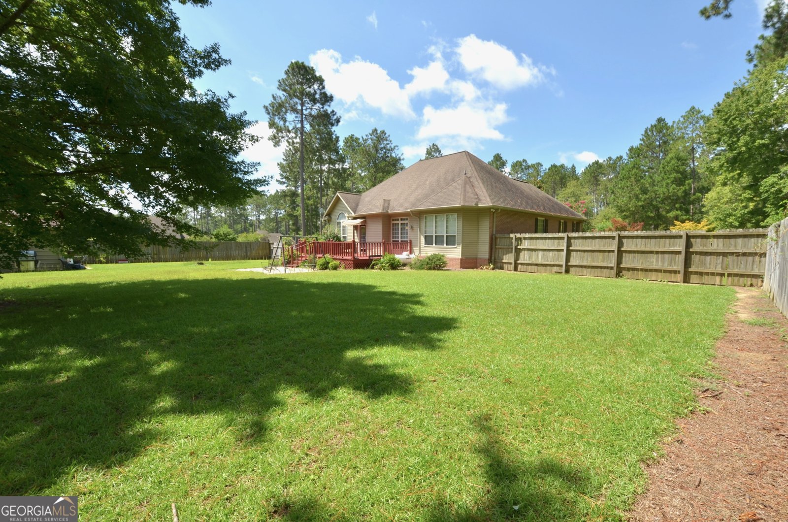 281 N Lakes Drive Eastman - 43