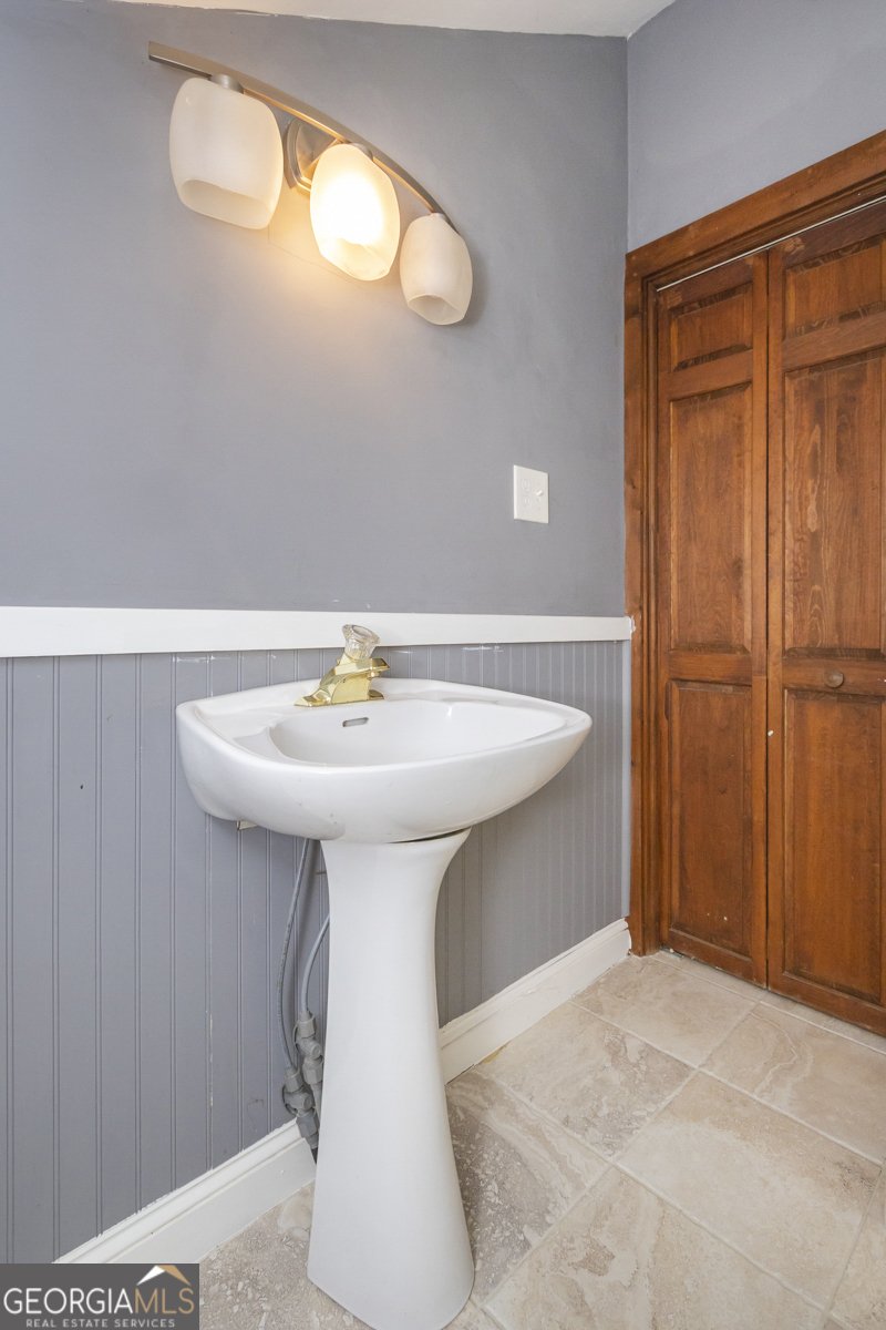 560 Athens Street Hartwell - 12