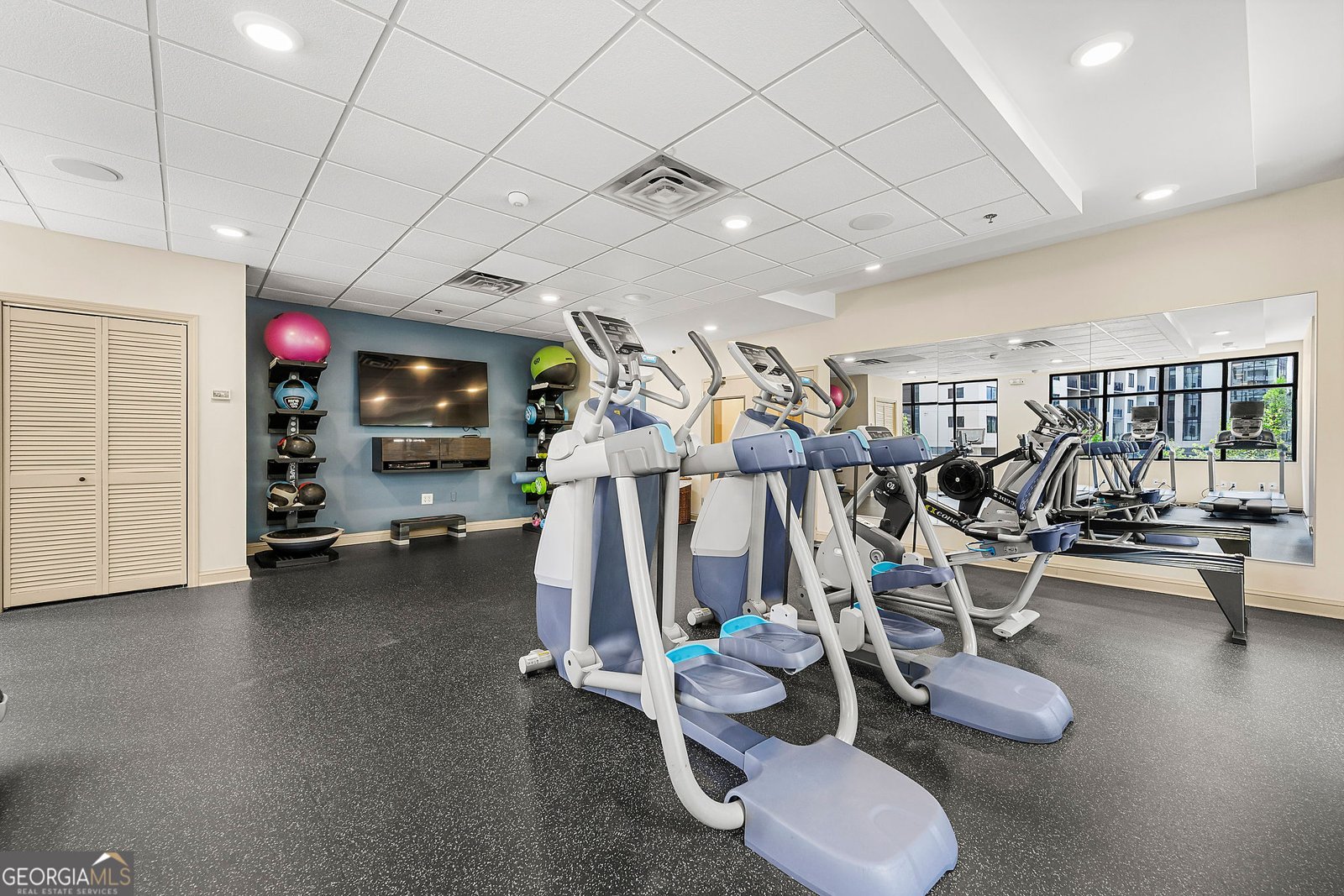 3481 Lakeside Drive Atlanta - 27