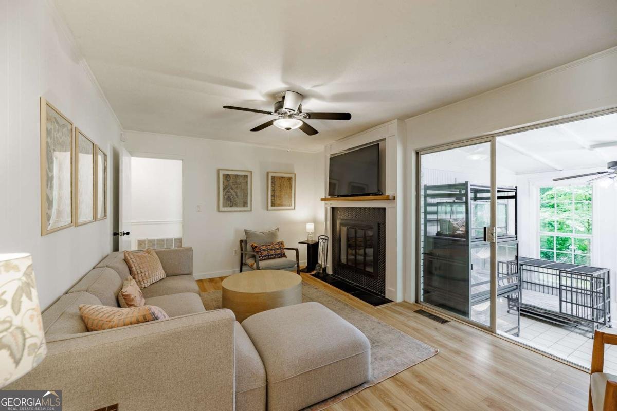 655 University Circle Athens - 16