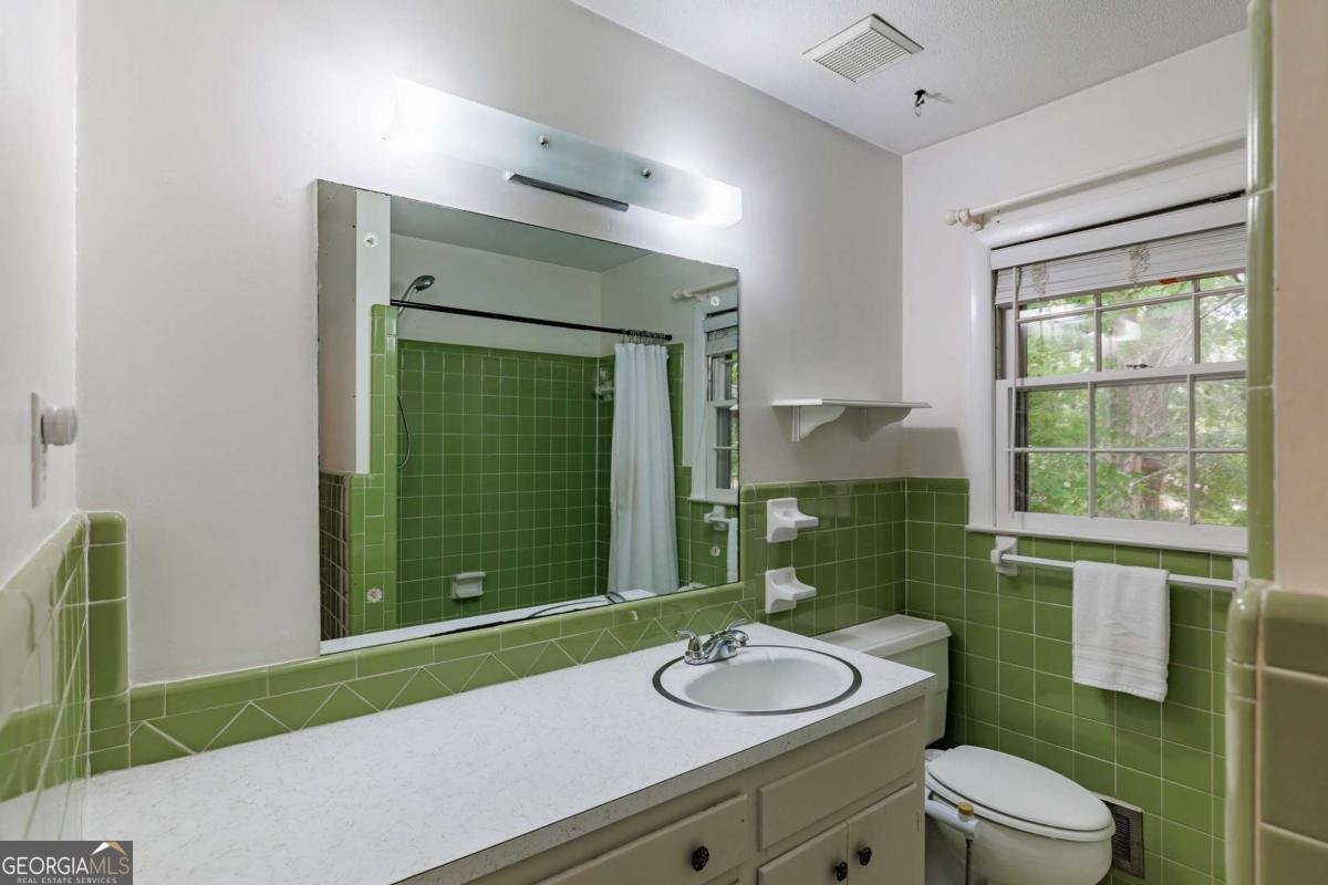 655 University Circle Athens - 28