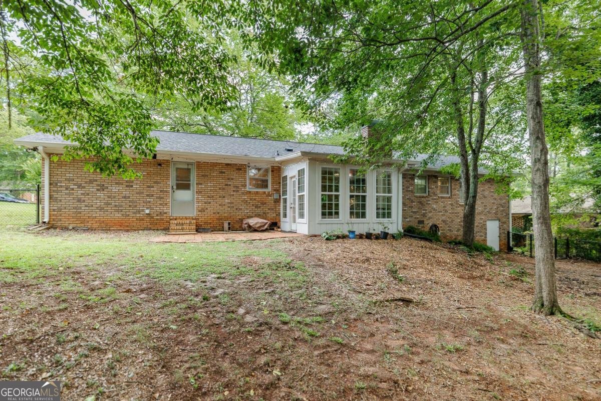 655 University Circle Athens - 35