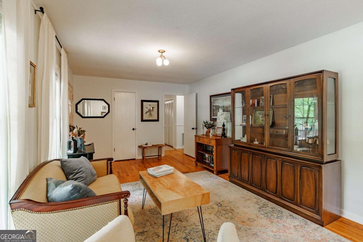 655 University Circle Athens - 9