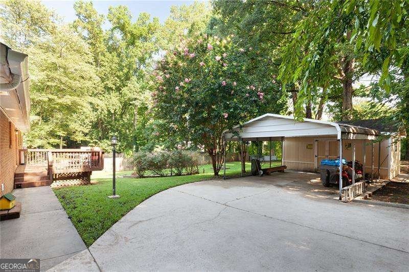 6119 Lullwater Drive Douglasville - 2