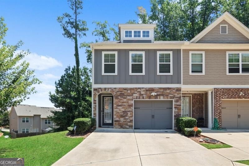 2256 Triple Crown Lane Lithonia - 1