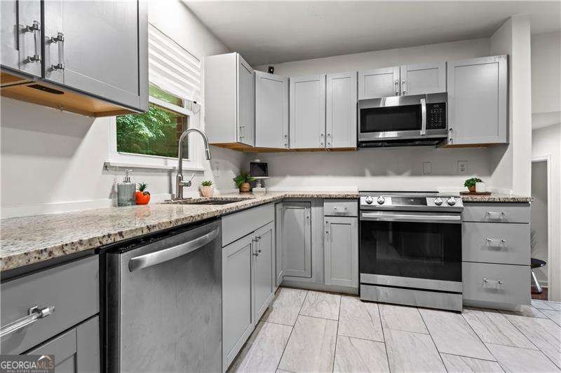 875 Eleanor Court Atlanta - 13