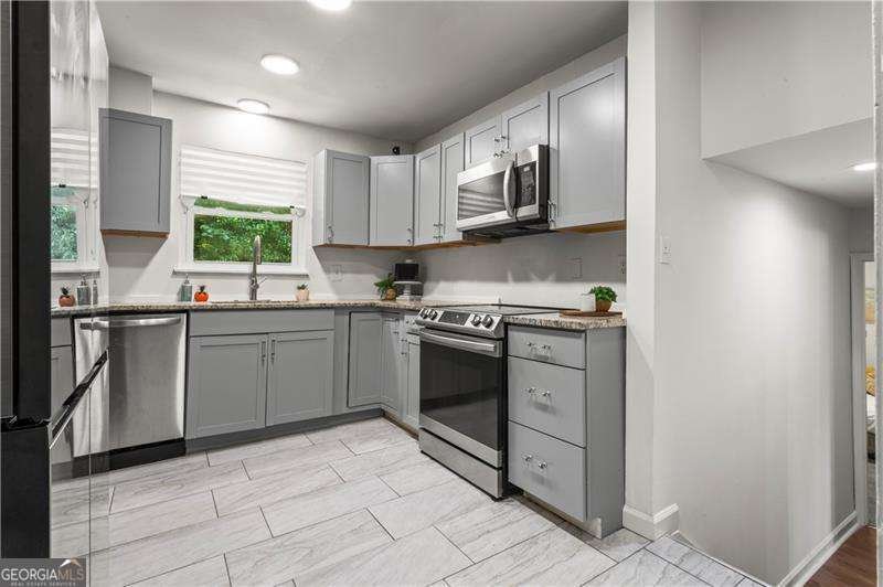 875 Eleanor Court Atlanta - 3