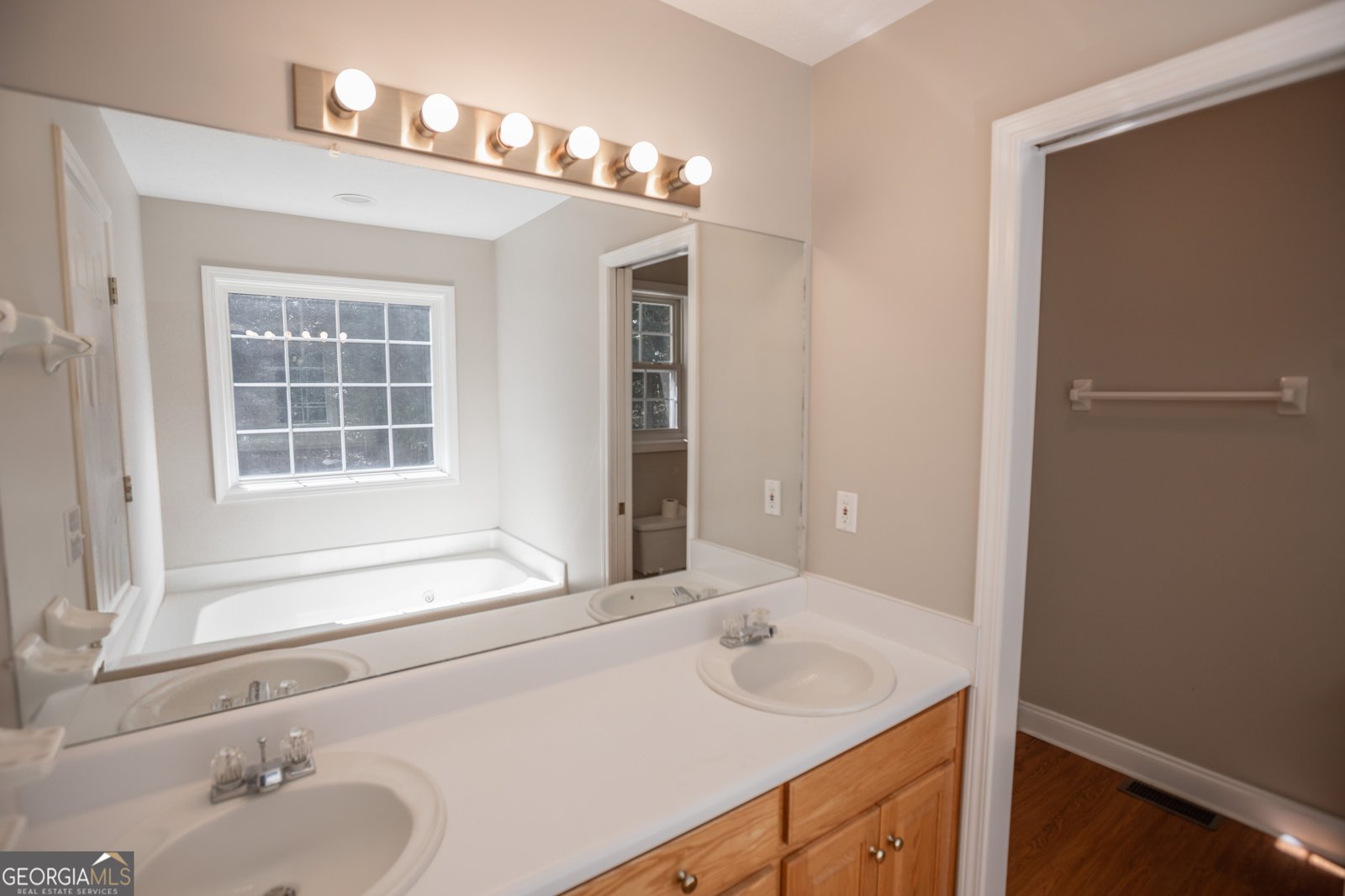 61 Leafview Drive Cleveland - 18