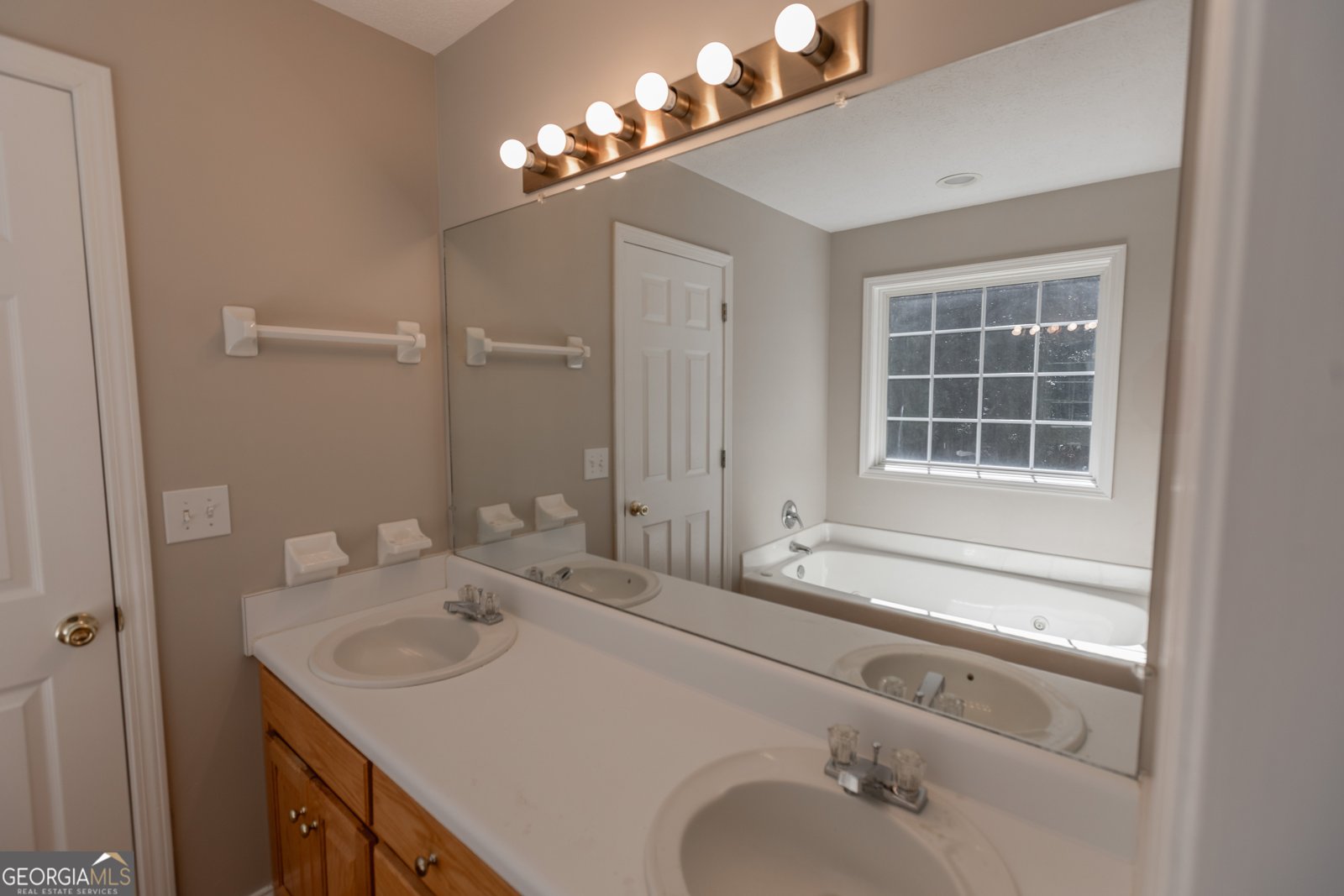 61 Leafview Drive Cleveland - 19