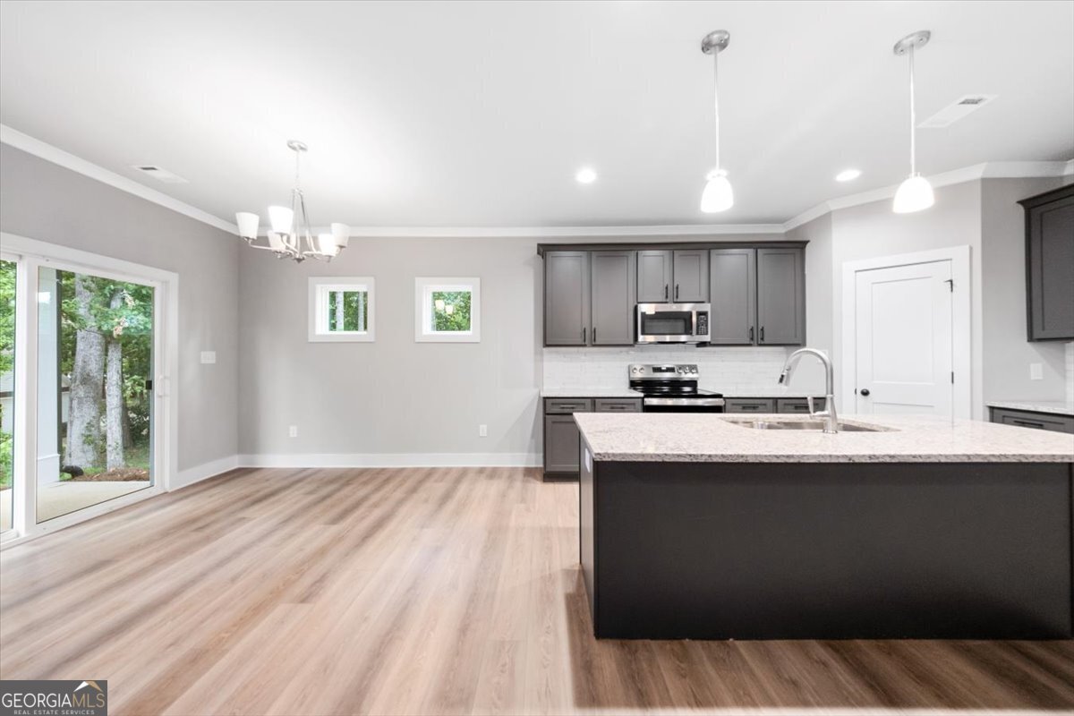 182 Railroad Street Gray - 7