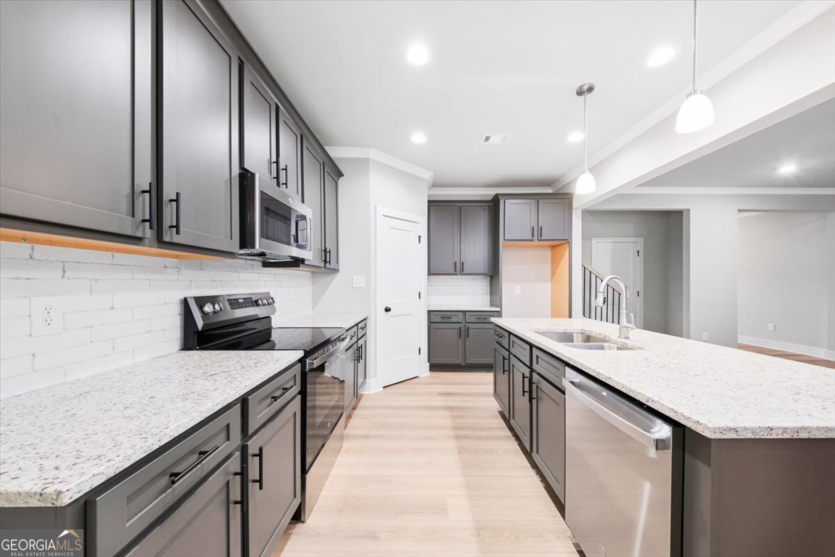 182 Railroad Street Gray - 8