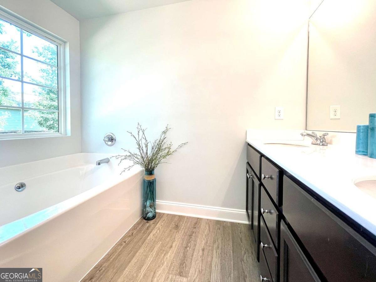 18 Erin Way Commerce - 15