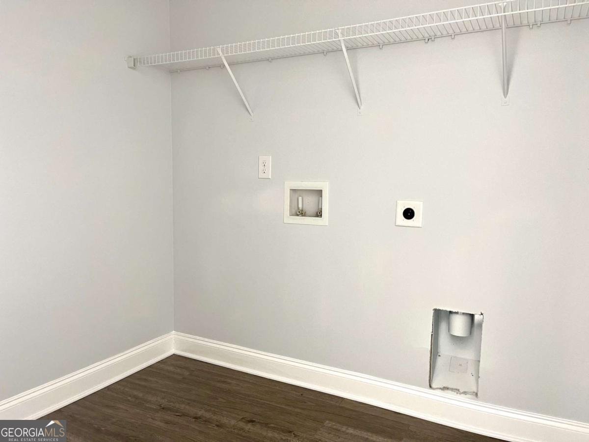 18 Erin Way Commerce - 20