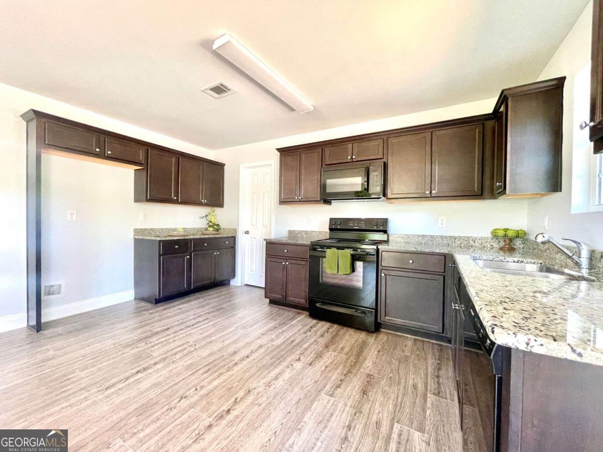18 Erin Way Commerce - 7