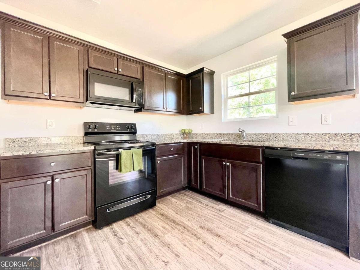 18 Erin Way Commerce - 8