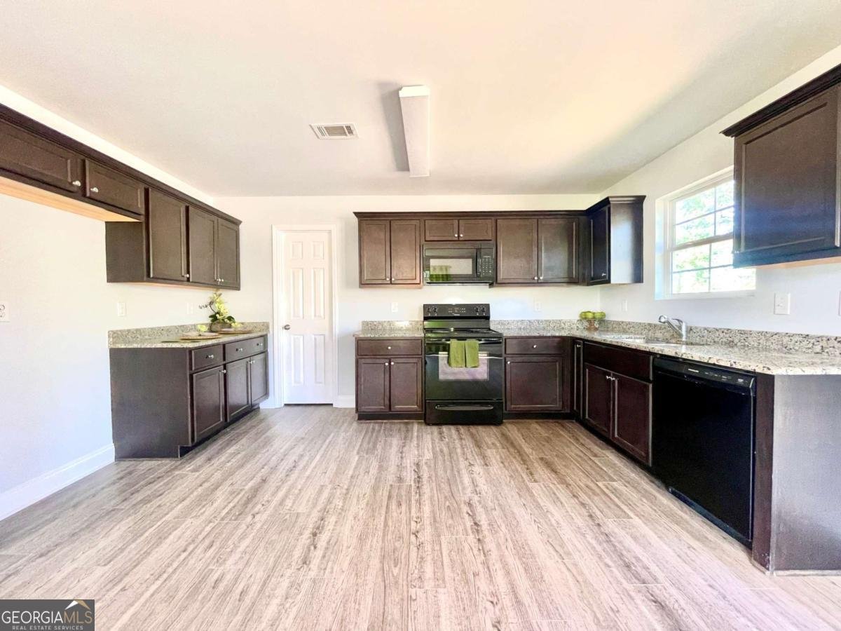 18 Erin Way Commerce - 9