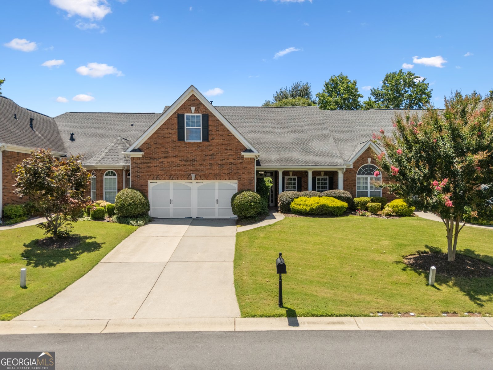 5380 Villa Lake Court Suwanee - 1