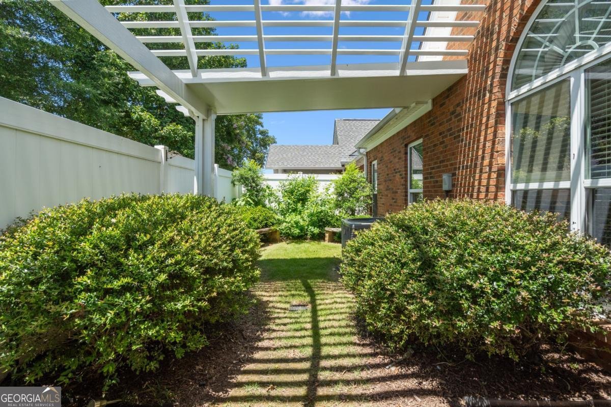 5380 Villa Lake Court Suwanee - 32