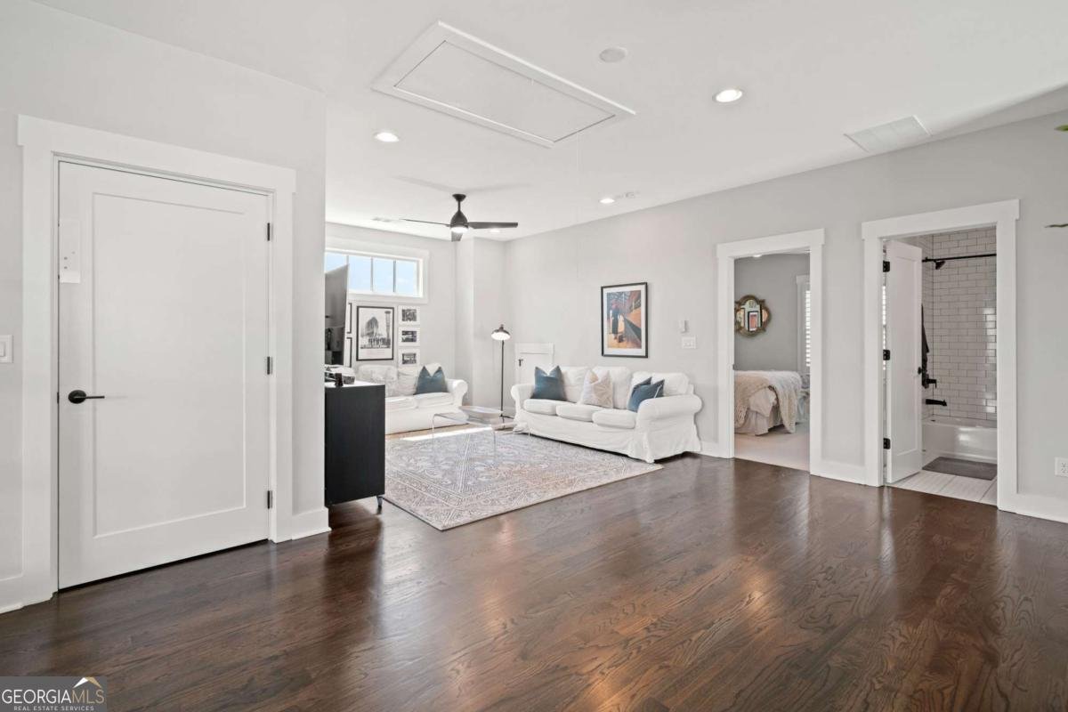 559 Club Drive Woodstock - 44