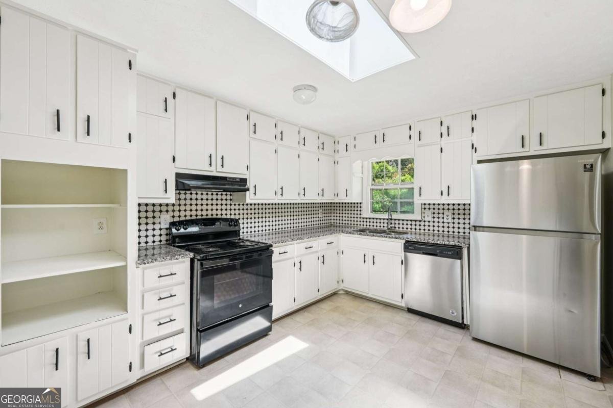498 Cole Drive Lilburn - 10