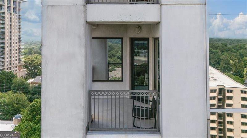 2828 PEACHTREE Road Atlanta - 10