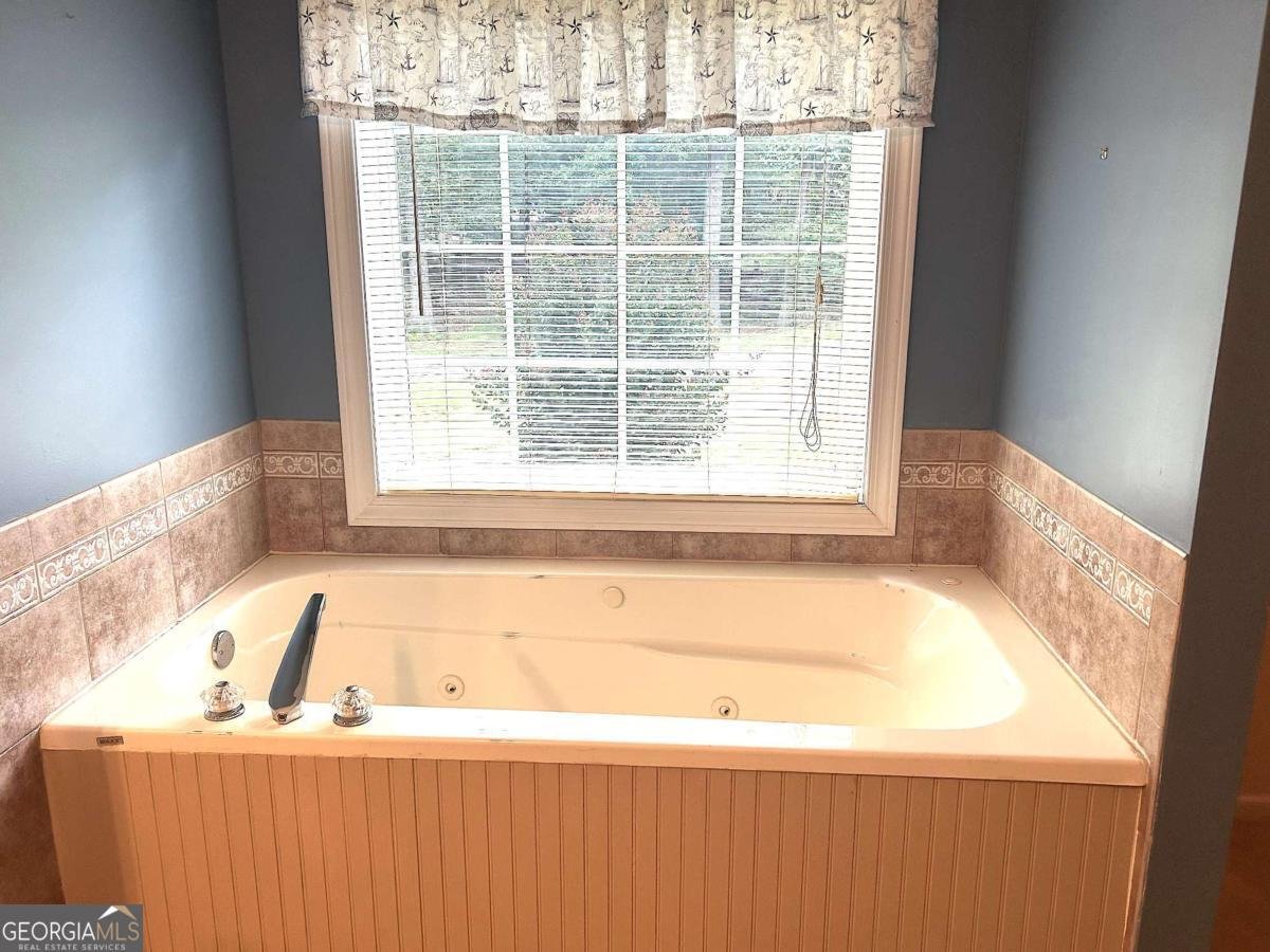 4893 Spanish Oak Road Douglasville - 27