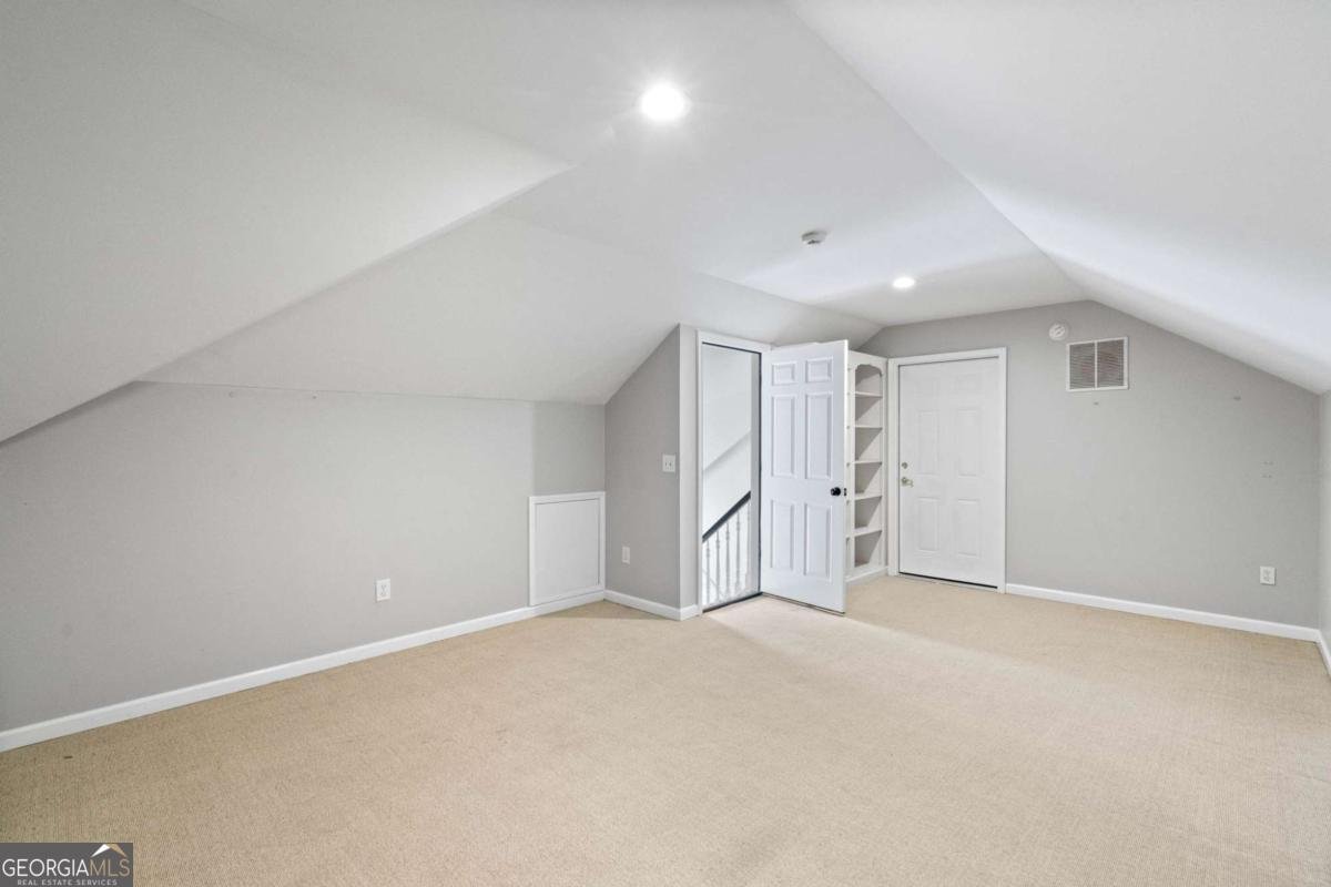 34 PEACHTREE Circle Atlanta - 12