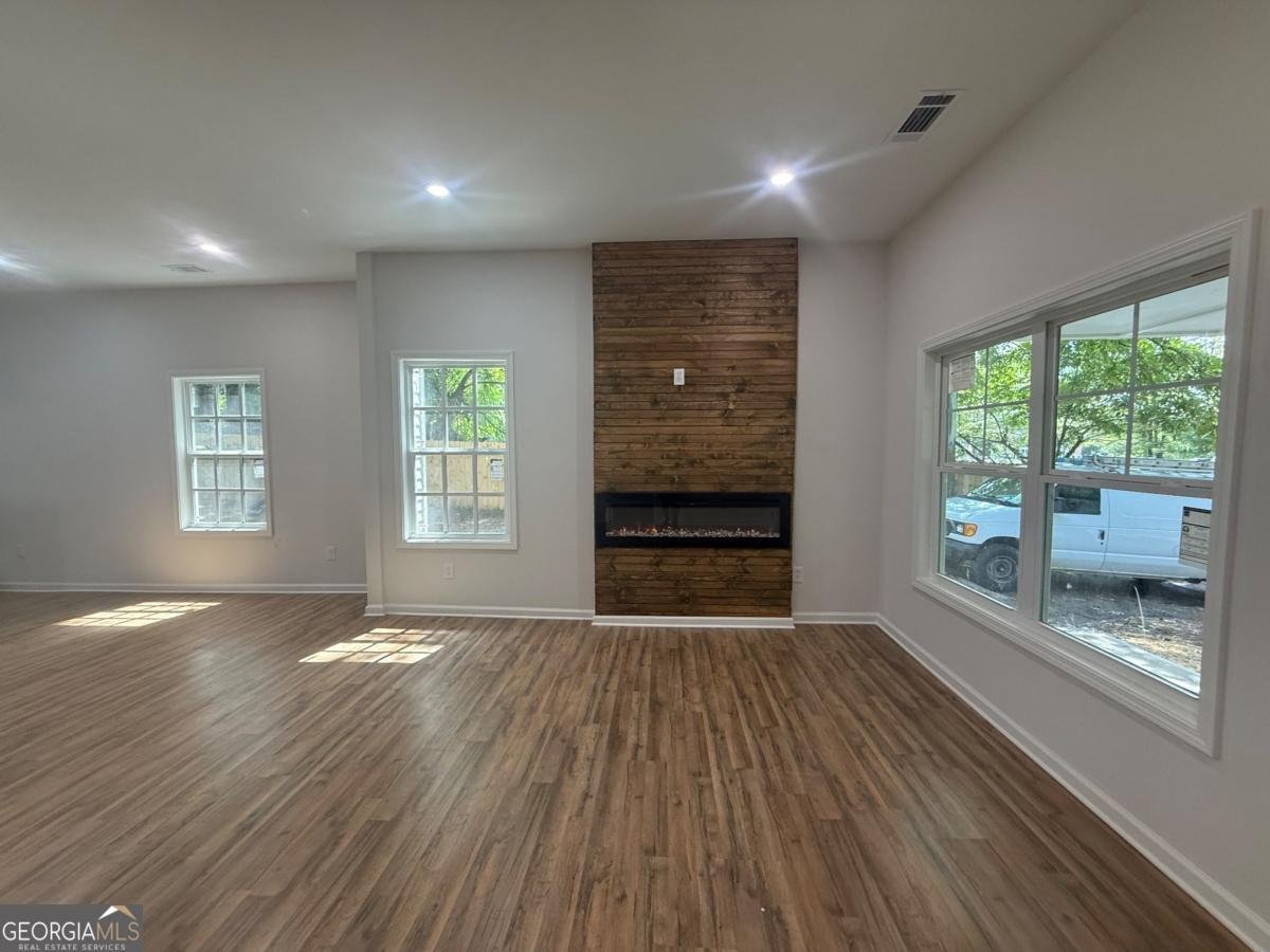 633 Langston Drive Atlanta - 16